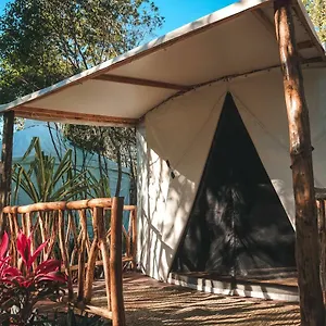 https://huaya-camp.quintano-roohotels.com